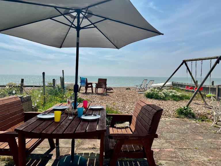 Beach front House - B&B Pevensey