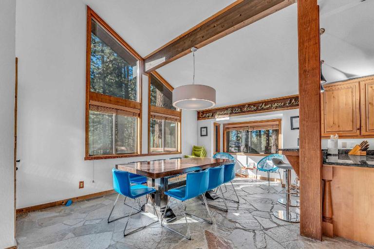 Northstar Retreat with Hot Tub & FREE Shuttle Access - B&B Truckee