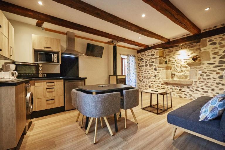 Jolie maison deux chambres et canapé-lit #au cœur du village# - B&B Sainte-Eulalie-d'Olt