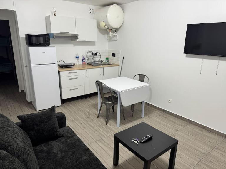 Appartement G, RESIDENCE DU RENOUVEAU, Stade de France, idéal pour 4 pers - B&B Saint-Denis