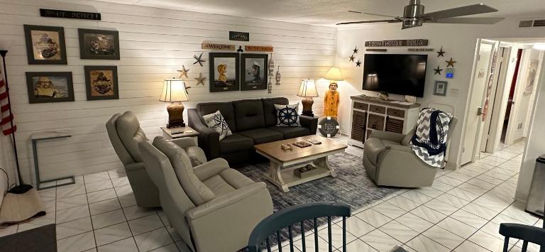 Captain's Quarters - B&B Ocean City