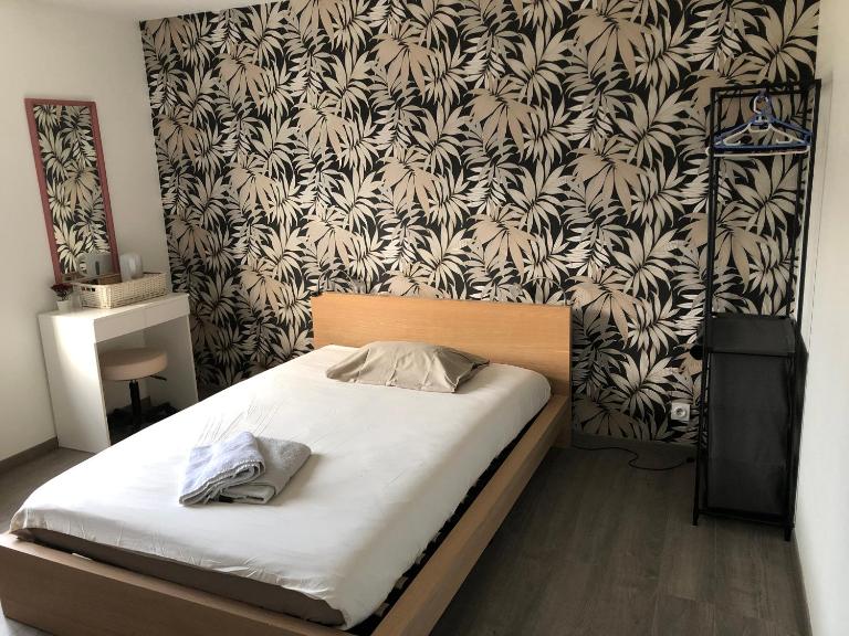 Grande chambre côté jardin - B&B Château-du-Loir