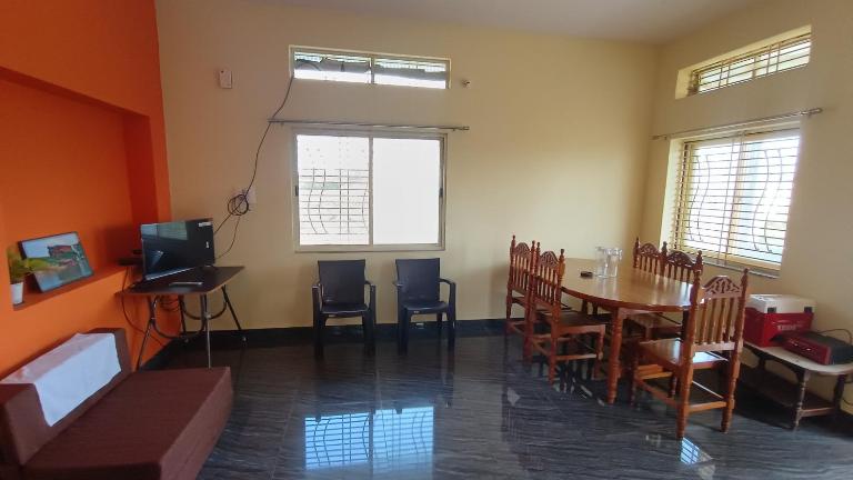 Cave View Homestay - Bed and Breakfast Bādāmi