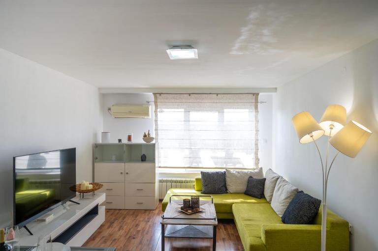 Bright 1BDR with Balcony - B&B Sofia