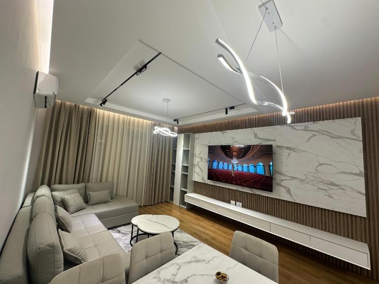 Gjuzi Apartaments - B&B Tirana