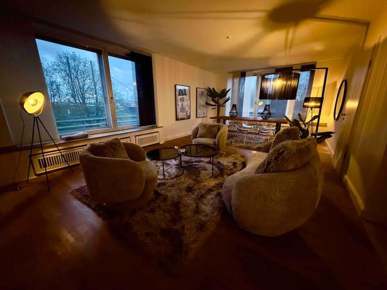 Spectecular Rhineview Fair Parking Luxury 12 Pers - Bed and Breakfast Düsseldorf