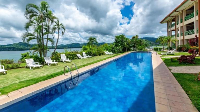 Elegant Condo with Brand-New Fixtures, Shaded Tropical Terrace, and Secluded Beach Access - B&B Playa Flamingo