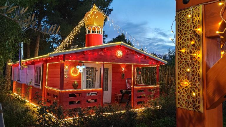 Refugio madera estilo árabe con estatuas, estanques y un pequeño zoo - Ferienwohnung Albacete