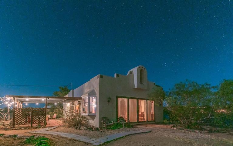 Hot Tub Stargazing from a Gorgeous Desert Retreat - B&B Joshua Tree
