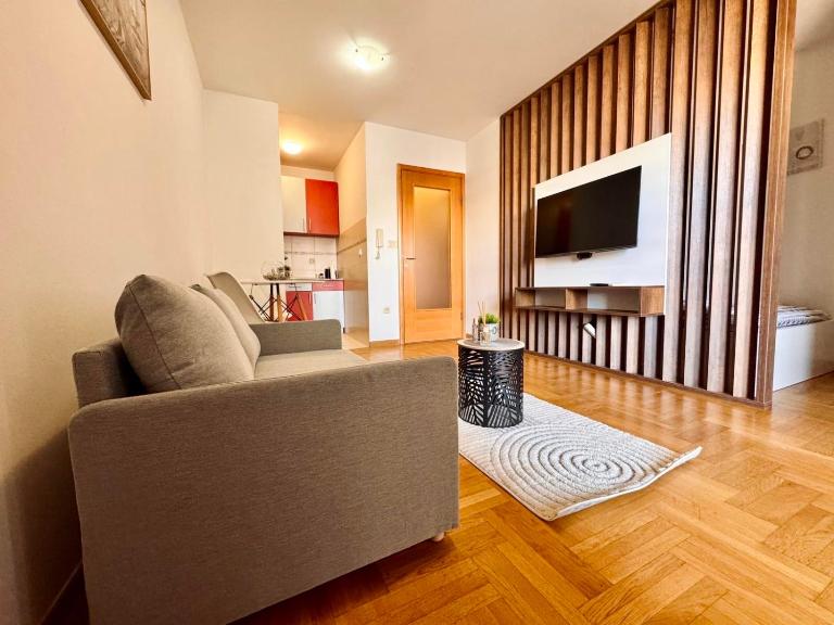 Apartment Milana - Ferienwohnung Konik