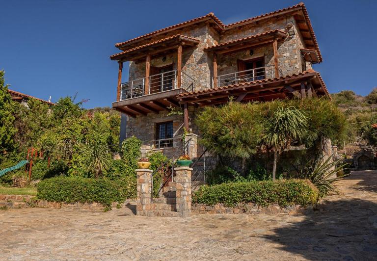 Iris Stone Built Villa - Chambres d'hôtes Mílatos