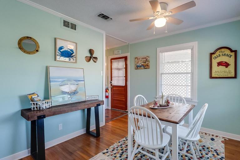 The Cozy Blue Cottage - B&B Long Beach