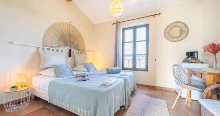 Maison Cosy Lodge 15 p clim wifi cour garage - B&B Montfrin