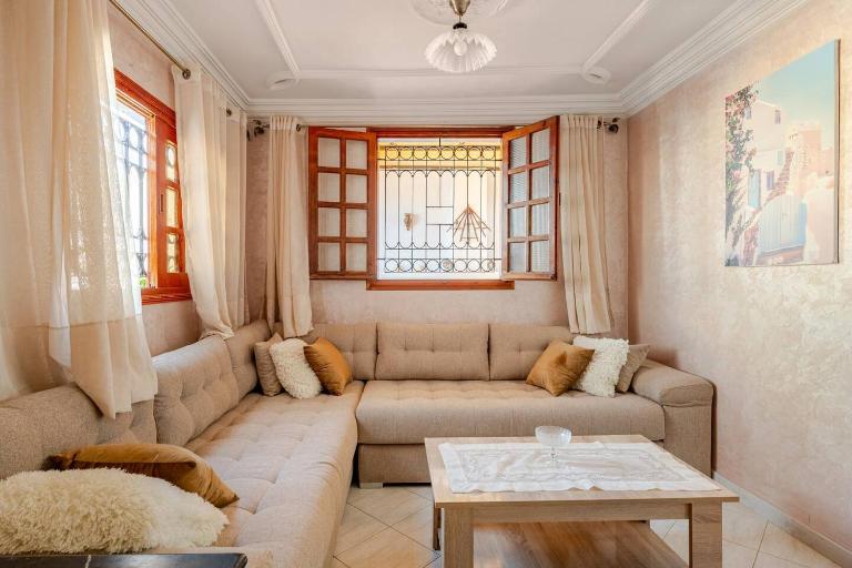Rabat Salé - Layover Guest House Apartement 2 & Terrace near Airport - 3rd floor - Chambres d'hôtes Salé