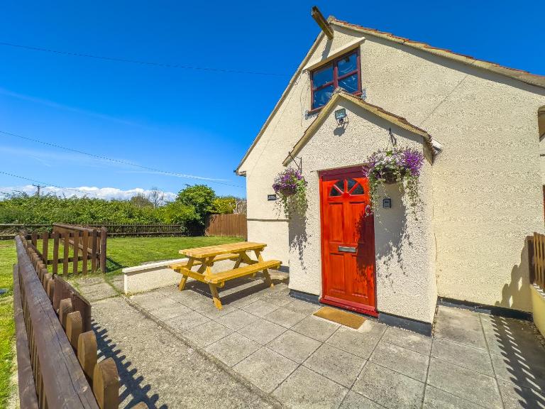 Snug, Dog Friendly, Country Cottage - B&B Worle