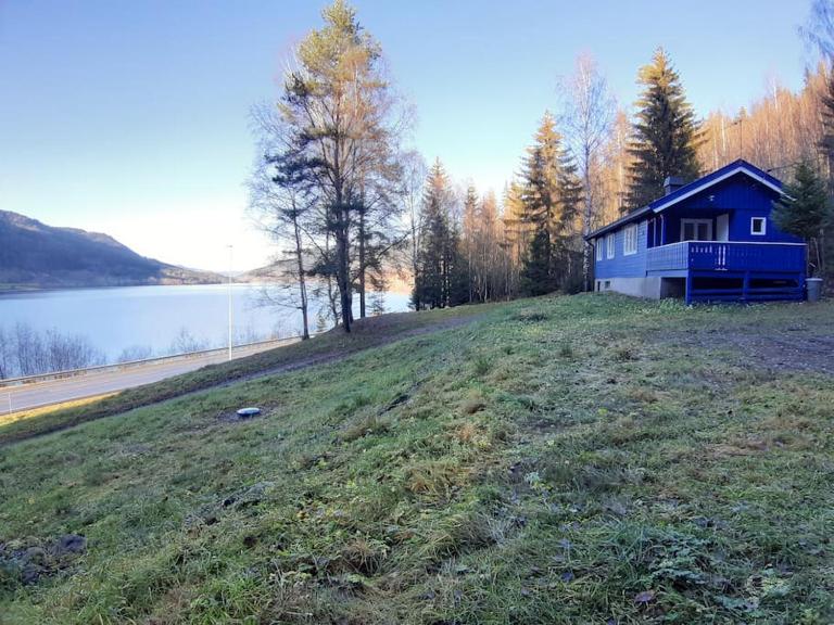 Koselig blått hus - utsikt Losna - B&B Tretten