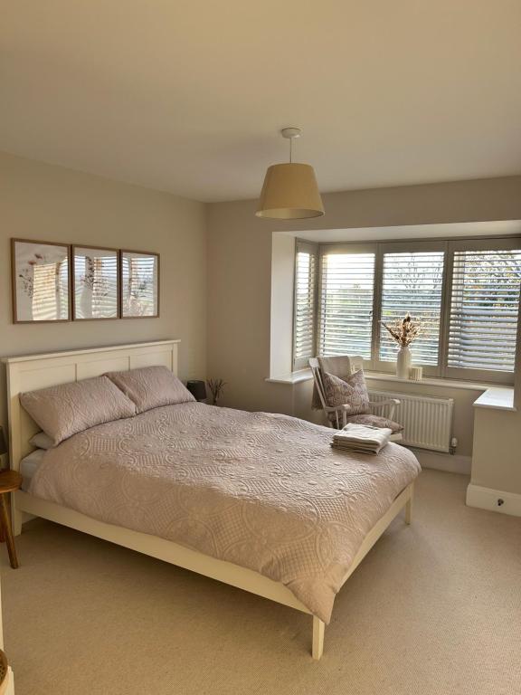 Stylish room for Cheltenham races - B&B Woolstone