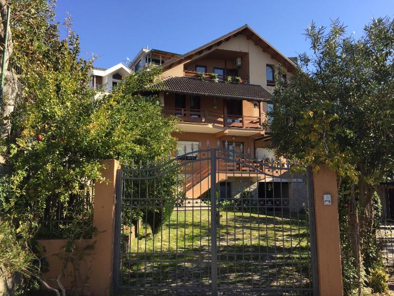 Comfy Spacious Apartment - Ferienwohnung Tirana