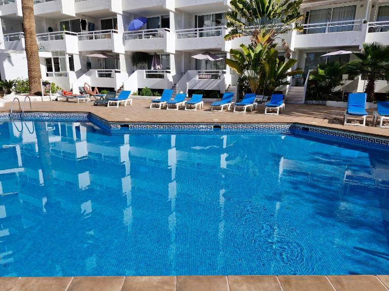 The pool balcony Playa las Americas - B&B Costa Adeje