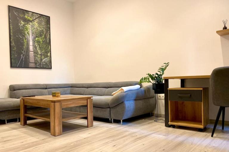 Nový moderný byt SAPEX v centre mesta - Bed and Breakfast Prešov