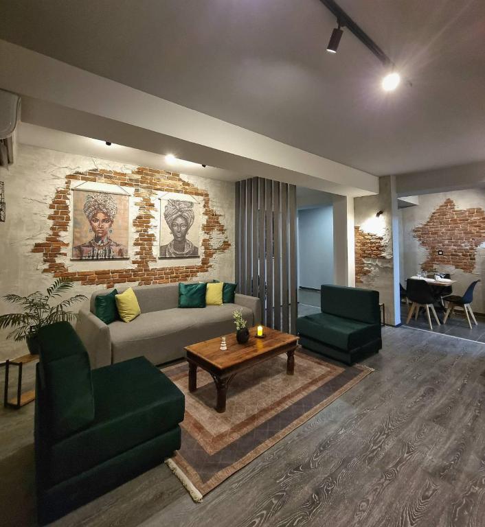 Vintage Luxe Loft - City Centar - B&B Skopje