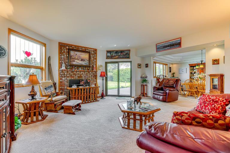 Unique Home w/ Beautiful Mtn Views! - B&B Sequim