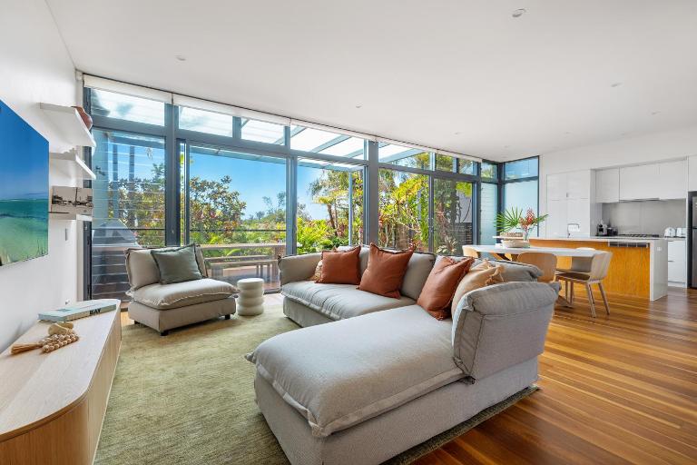 Fuller Holidays - Kiah 8 - Belongil Beach Byron Town with Pool - Chambres d'hôtes Byron Bay