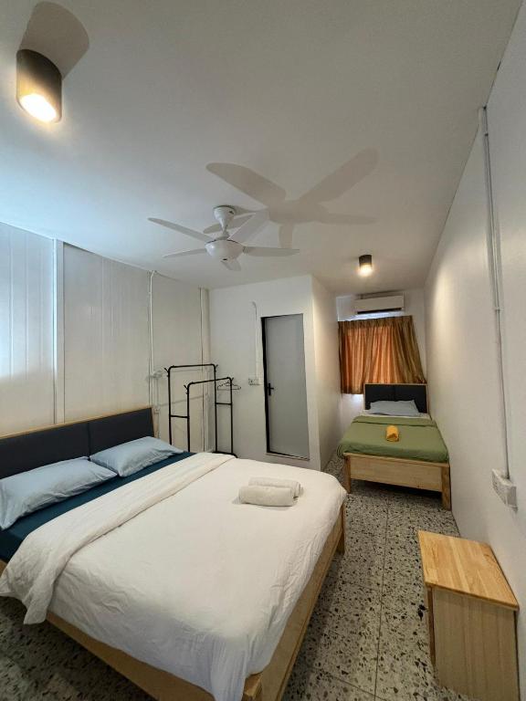 5 Minutes Airport Lodge - B&B Kampung Patagas