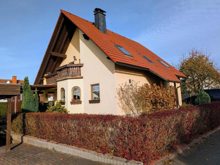 Schöne 2-Raumwohnung inklusive Infrarot-Wärmekabine - Chambres d'hôtes Großröhrsdorf