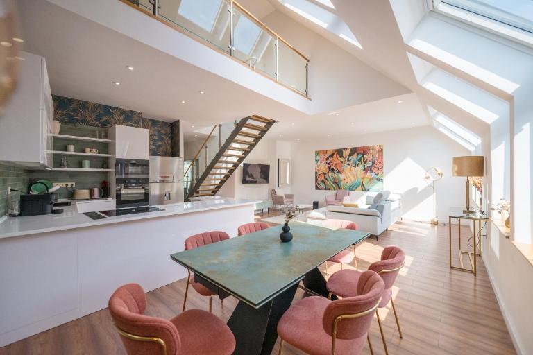 Luxury 5 bedroom 5 bathroom penthouse by the Opera - Ferienwohnung Budapest