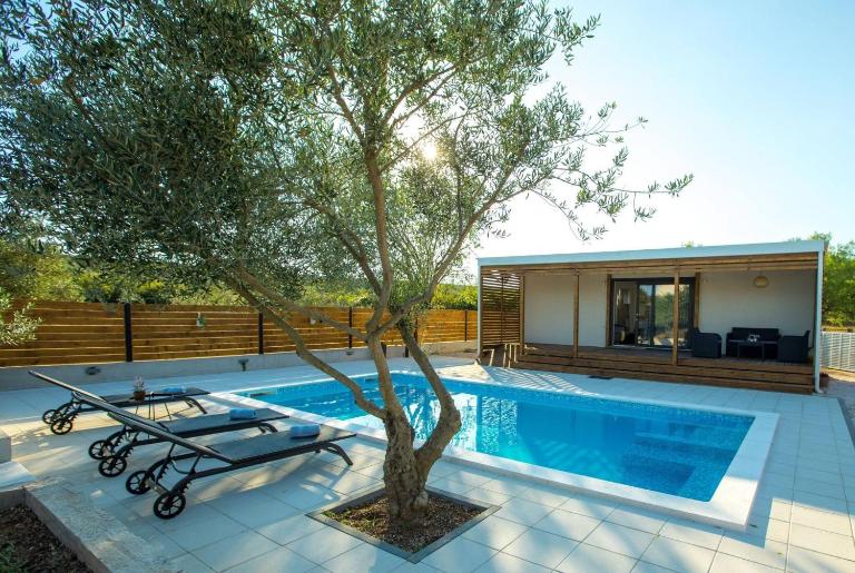 MY DALMATIA - Holiday home Relax with private pool - B&B Sv. Filipi i Jakov