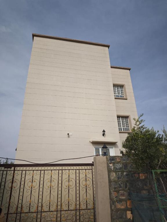 Grand Dahlia Apartments - Bed and Breakfast Ḩayl al Yaman
