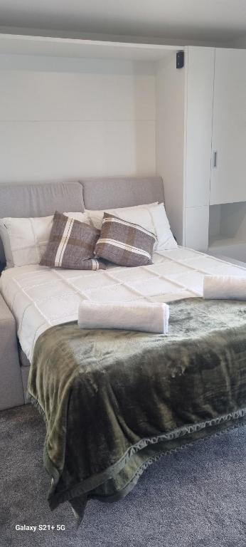 CBD Upstairs Studio Apartment - B&B Christchurch