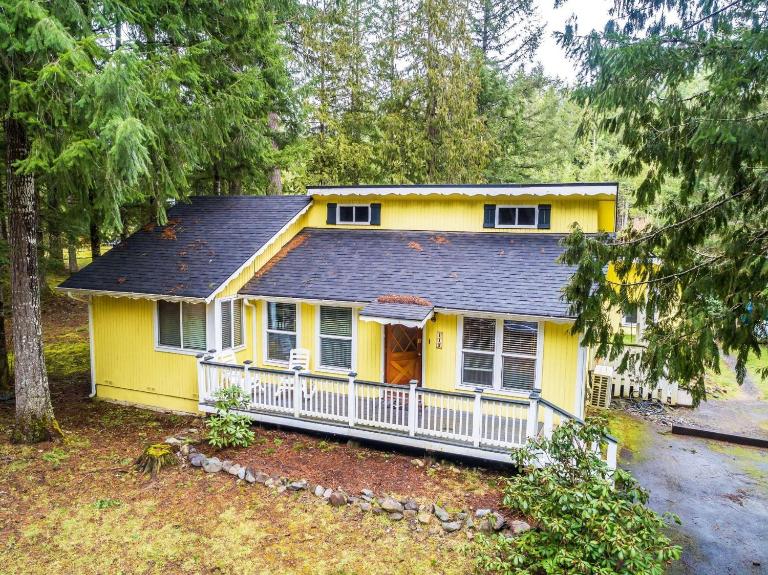 Perch - The Yellow Cabin - B&B Packwood