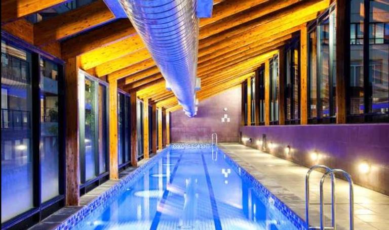 Central Melbourne - Pool, Gym, Views & Free Parking - B&B Melbourne
