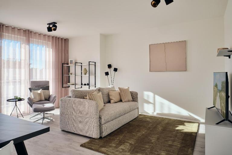 Apartment A8 "Pine Hill Resort" - komfortables Apartment mit zwei Bädern, überdachtem Balkon & ruhiger Lage inmitten der Natur - Ferienwohnung Zirchow