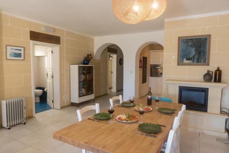 Charming Apartment with Large Terrace and Sea Views - B&B Xaghra