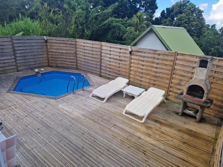 Bungalow Corail, F3 avec piscine à Sainte Luce - B&B Sainte-Luce