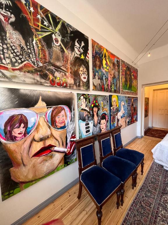 Art gallery room with own entrance at the centre of Helsinki - B&B Helsinki