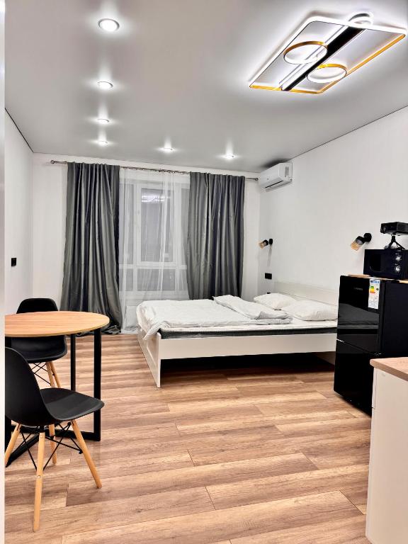 1 комнатная студия с Кинотеатром 1В - B&B Almaty