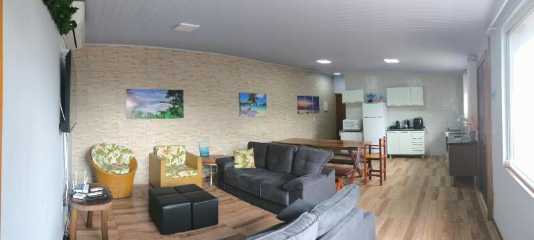 Casa aconchegante, Ubatuba, 40 metros da praia, frente ao mar, garagem fechada, quintal grande, área de lazer, churrasqueira, ar condicionado, wifi, tv a cabo, completamente equipada com utensílios - B&B Ubatuba
