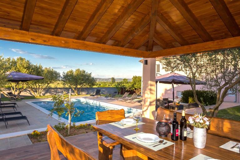 MY DALMATIA - Villa Simone with private pool and beautiful garden - B&B Biograd na Moru