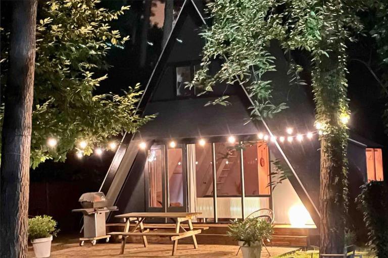 Cozy warm chalet in wooden nature near Maastricht-Gothamette House - Bed and Breakfast Lanaken