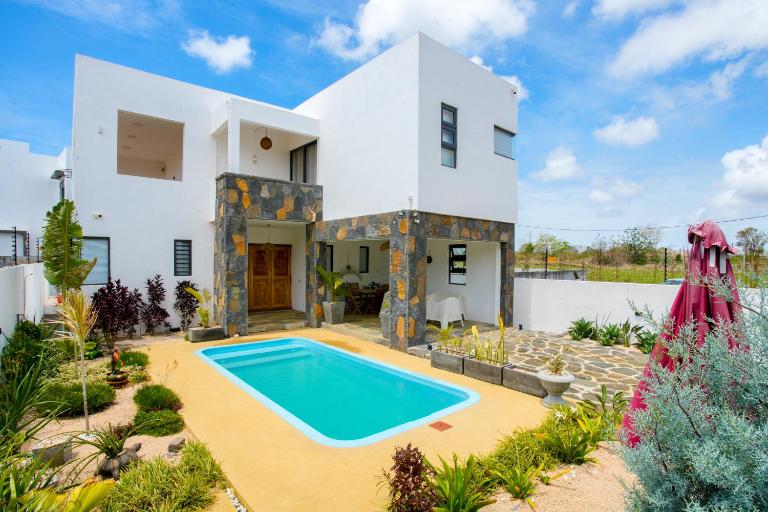 Spacious 4 Bed Villa with BBQ, Pool & Parking Grand Baie - B&B Grand Baie