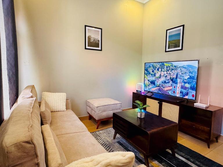 Central & Stylish 1BR Apartment in Dar - Chambres d'hôtes Dar es Salam