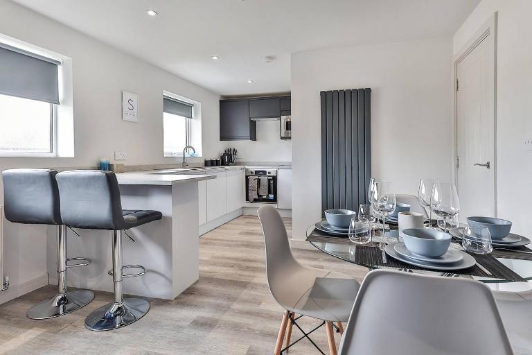 Newly Renovated 3 bed 2 bath Apartment & Parking - B&B Sheffield