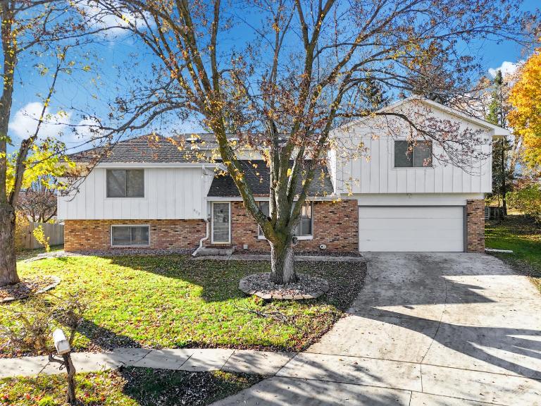 Parkside Getaway- Spacious Six Bedroom Home for Families & Friends - Bed and Breakfast Ames