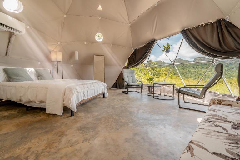 Unique Glamping Experience & Romantic Dome with Nature Escape and River - B&B Jaguas