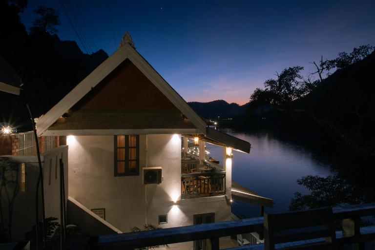 Dokchampa River View Villa - Ferienwohnung Ban Hatxao