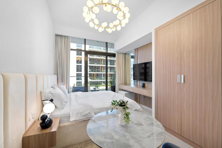 Bright Studio Azizi Riviera Close to Downtown - Bed and Breakfast Dubai